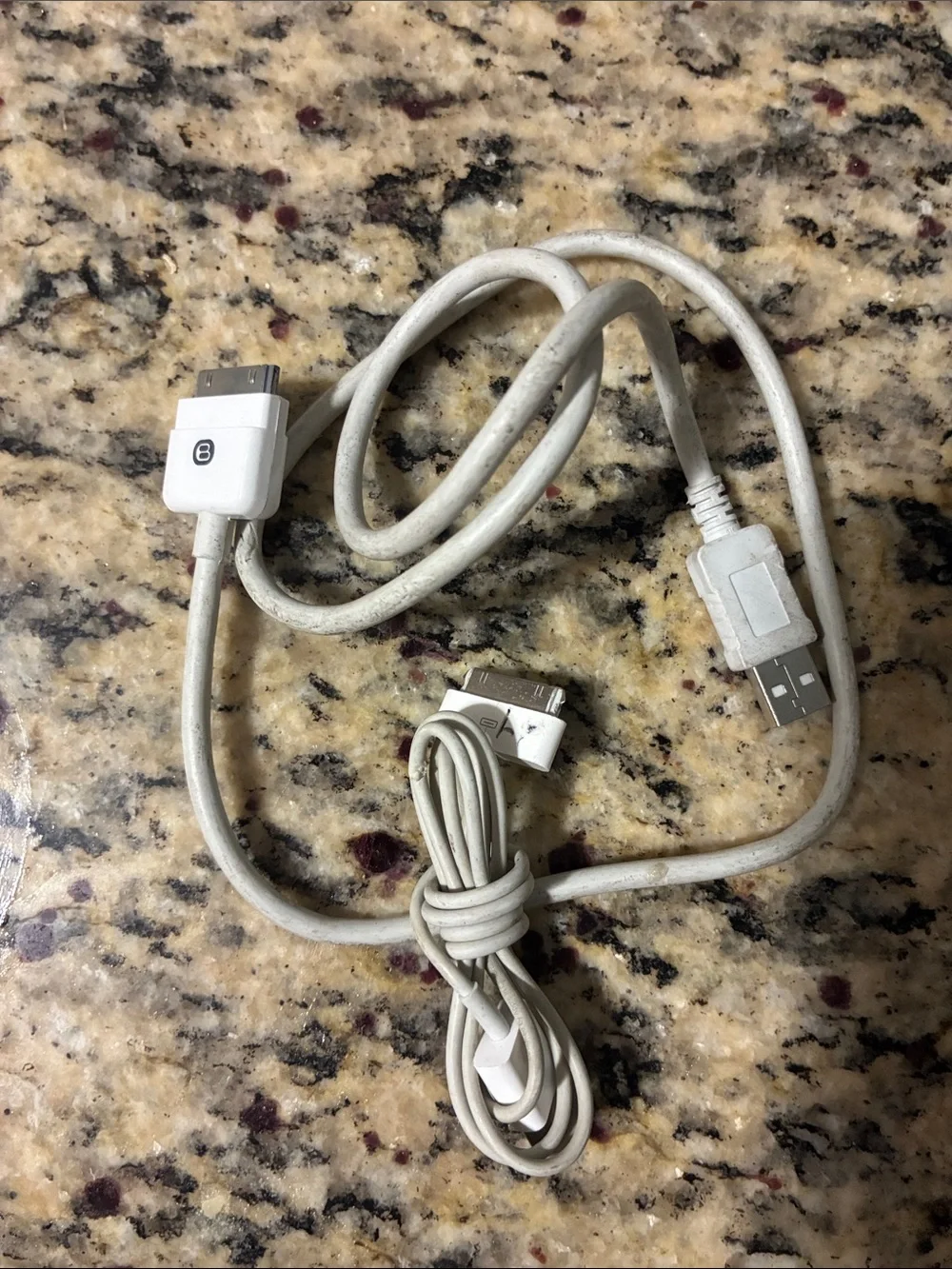 Apple iPad 2nd Generation with Clear Case & Chargers